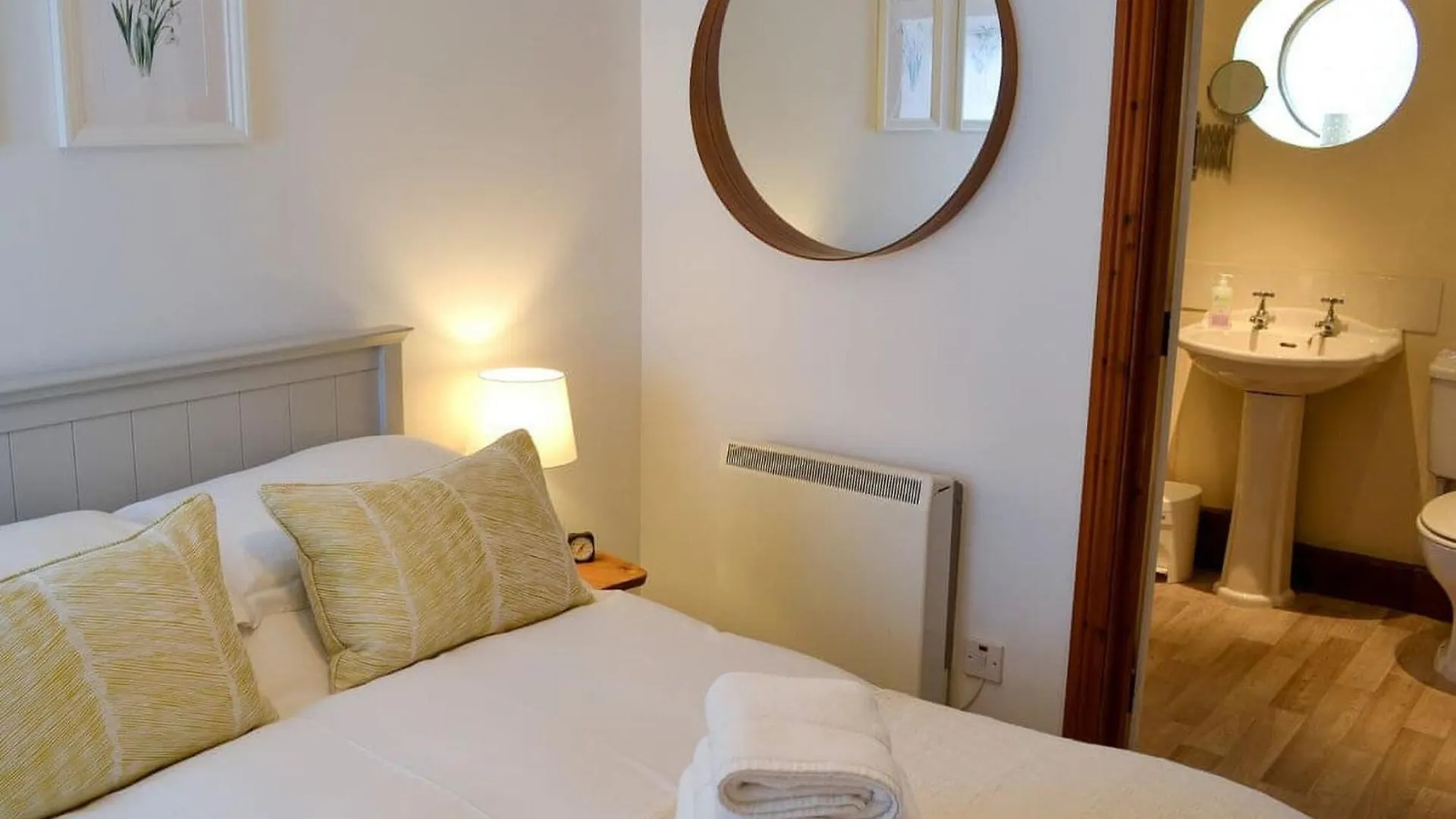 Wheatsheaf Cottage - 80021 Sawdon 0*,  United Kingdom